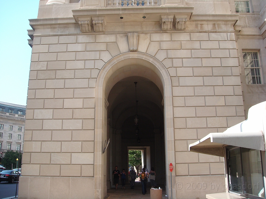 Washington DC [2009 July 03] 138.JPG - Scenes from The Old Post Office Pavilion